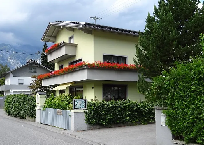 Traudl Singer شقة *